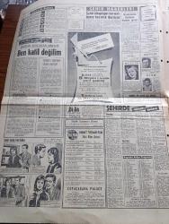Hürriyet Gazetesi - Turkish Newspaper - 1 Aralık 1963 - Amerika'dan yurda dönen İsmet İnönü yeni bir hükümete girmeye hiç hevesli değilim dedi - Belgin Doruk hamile fotoğraf - bağdat'tan geliyorum yazan Rüçhan Arıkan - Bayan Kennedy 150 bin mektup aldı - Irak'ı idare edenler fotoğraf - Necmettin Sadak'ın eşi İlhan Sadak bir almanla evlendi fotoğraf - taburcu olan milli güreşçi Adil Atan hapisteki Gazanfer Bilge'yi ziyaret edecek fotoğraf - serbest kürsü herkese söz hakkı yöneten Tahsin Öztin - İstanbul'da sinema tiyatro programı - Spartaküs filmi Konak ve Atlas sinemasında - Kirk Douglas Tony Curtis Laurence Olivier fotoğraf - dev maç Fenerbahçe Galatasaray Dolmabahçe stadında - Fenerbahçe ve Galatasaray takımı karikatür - Beşiktaş 2 Hacettepe 0 fotoğraf - Demirspor 7 karşıyaka 0 - Galatasaray Stuttgart için anlaşabiliriz diyor - Fransa milli takım santraforu Fontaine ve Reims Kulübü sigortadan 1 milyon 532 bin lira aldı - Fenerbahçe Galatasaray maçını Avusturyalı hakemler yönetecek