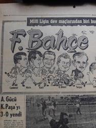 Hürriyet Gazetesi - Turkish Newspaper - 1 Aralık 1963 - Amerika'dan yurda dönen İsmet İnönü yeni bir hükümete girmeye hiç hevesli değilim dedi - Belgin Doruk hamile fotoğraf - bağdat'tan geliyorum yazan Rüçhan Arıkan - Bayan Kennedy 150 bin mektup aldı - Irak'ı idare edenler fotoğraf - Necmettin Sadak'ın eşi İlhan Sadak bir almanla evlendi fotoğraf - taburcu olan milli güreşçi Adil Atan hapisteki Gazanfer Bilge'yi ziyaret edecek fotoğraf - serbest kürsü herkese söz hakkı yöneten Tahsin Öztin - İstanbul'da sinema tiyatro programı - Spartaküs filmi Konak ve Atlas sinemasında - Kirk Douglas Tony Curtis Laurence Olivier fotoğraf - dev maç Fenerbahçe Galatasaray Dolmabahçe stadında - Fenerbahçe ve Galatasaray takımı karikatür - Beşiktaş 2 Hacettepe 0 fotoğraf - Demirspor 7 karşıyaka 0 - Galatasaray Stuttgart için anlaşabiliriz diyor - Fransa milli takım santraforu Fontaine ve Reims Kulübü sigortadan 1 milyon 532 bin lira aldı - Fenerbahçe Galatasaray maçını Avusturyalı hakemler yönetecek