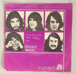 Fikret Kızılok Tehlikeli Madde Haberin Varmı Kör Pencere Aybattı 45 lik Plak (Orijinal 1974 Dönem Baskı Plak)