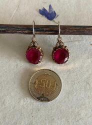 Eskitme, altın küpe görselinde küpe.