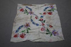 DEĞERLENDİRMELİK  Kanaviçe YASTIK  40 x 40 cm