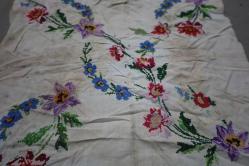 DEĞERLENDİRMELİK  Kanaviçe YASTIK  40 x 40 cm