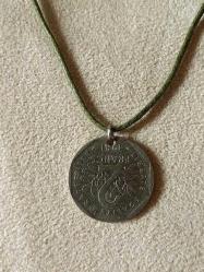 ESKİ METAL 5LİRA PARA KOLYE ,EL YAPIMI, KOLEKSİYONLUK, KULLANIMA UYGUN SIFIR.