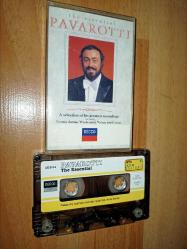 pavarotti the essential kaset