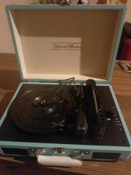 Plak çalar ve 30 Plak yerli yabancı karışık