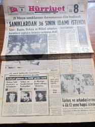 Hürriyet Gazetesi - Turkish Newspaper - 8 Haziran 1963 - 21 Mayıs sanıklarının duruşmasına Dün başlandı - sanıklardan 36'sının idamı istendi - savcı bugün orduyu ve milleti arkadan vuranların yaptığını önünüze seriyoruz dedi - Elebaşı Talat Aydemir ve arkadaşları fotoğraf - Alparslan Türkeş ve taraftarlarının faaliyetleri fotoğraf - Halil Menteş'in dahil olduğu onbirler - Alparslan Türkeş ve arkadaşlarının 4 ila 12 sene hapsi istendi - ağır hapsi istenen diğer 67 sanık - idamı istenenler - Talat Aydemir liderliği Alparslan Türkeş'e kaptırmak istemiyordu fotoğraf - Zeki Müren Grafson plaklarında - Zenci Boksör Muhammed Ali'nin imzası müstakbel dünya şampiyonu fotoğraf - Fenerbahçe Hacettepe maçı Dolmabahçe stadı'nda - Beşiktaş İzmirsporla Alsancak'ta oynuyor - Nuri Sesigüzel ve Nezahat Bayram türküleriyle Grafson plaklarında - bir hafta nerede ve kaça kalınır - Çınarcık - Ayvalık - Fatoş karikatür - Gökler Hakimi Gordon karikatür - Dedektif Nik'in Maceraları Karikatür - Mamak
