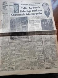 Hürriyet Gazetesi - Turkish Newspaper - 8 Haziran 1963 - 21 Mayıs sanıklarının duruşmasına Dün başlandı - sanıklardan 36'sının idamı istendi - savcı bugün orduyu ve milleti arkadan vuranların yaptığını önünüze seriyoruz dedi - Elebaşı Talat Aydemir ve arkadaşları fotoğraf - Alparslan Türkeş ve taraftarlarının faaliyetleri fotoğraf - Halil Menteş'in dahil olduğu onbirler - Alparslan Türkeş ve arkadaşlarının 4 ila 12 sene hapsi istendi - ağır hapsi istenen diğer 67 sanık - idamı istenenler - Talat Aydemir liderliği Alparslan Türkeş'e kaptırmak istemiyordu fotoğraf - Zeki Müren Grafson plaklarında - Zenci Boksör Muhammed Ali'nin imzası müstakbel dünya şampiyonu fotoğraf - Fenerbahçe Hacettepe maçı Dolmabahçe stadı'nda - Beşiktaş İzmirsporla Alsancak'ta oynuyor - Nuri Sesigüzel ve Nezahat Bayram türküleriyle Grafson plaklarında - bir hafta nerede ve kaça kalınır - Çınarcık - Ayvalık - Fatoş karikatür - Gökler Hakimi Gordon karikatür - Dedektif Nik'in Maceraları Karikatür - Mamak