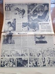 Hürriyet Gazetesi - Turkish Newspaper -23 Şubat 1963 -Af senato'da kabul edildi - kraliçe Elizabeth'e suikast yapacaklardı fotoğraf - Asi Kürtlerin lideri molla Mustafa Barzani Irak'ta Abdüsselam Arif hükümeti ile müzakerelere başlamıştır Fotoğrafı - Barzani'nin temsilcisi eski avukatlardan Talabani bir tören için Mısır'a gönderildi fotoğraf - İsmet İnönü Bayramı Gölcük'te geçirecek - Alparslan Türkeş köylü vatandaşlarımın derdini halletmek için geldim dedi Fotoğrafı - sınıfta kalan Tıp talebeleri hocaları Profesör Hikmet Yalgın'ın otosunu tahrip etmiş - kulak koparan matematik öğretmeni Orhan Özaktürk Dün savcılığa teslim oldu Fotoğraf - Amerika 1962 bütçemiz için 150 milyon lira hibe etti - Müzeyyen Senar'ın okuduğu şarap mahzende Odeon plaklarında - sonsuz yol çizen Faruk Geç - İstanbul Ankara Radyosu Programı - burç falı - Yeni Türkiye Partisi büyük Kongresi 14 Mayıs'ta yapılacak - Merih gezegeni ile radar irtibatı kuruldu - Cemal Madanoğlu'nun Alparslan Türkeş hakkında düşünceleri