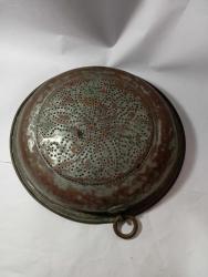 Antika bakır suzgec kebir ilistir vb değişik adları mevcut. Genel durumu iyi 37 cm çap 8 cm yukseklik #tdkoleksiyonsuzgec