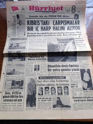Hürriyet Gazetesi - Turkish Newspaper - 24 Aralık 1963 - Kıbrıs'ta çarpışmaları takip eden Aydoğan Önol bildiriyor - kıbrıs'taki çarpışmalar bir iç harp halini alıyor - Kıbrıs'tan İsmet İnönü'ye gelen mesaj - çarpışmalarda şehit düşen Kıbrıs türklerinden birinin cenazesinde Rauf Denktaş ve Fazıl Küçük görülüyor Fotoğrafı - bir Doçent sendika idarecilerini kan dökmeye teşvik etmiş - 28 kızın ırzına geçen iş adamı Adil Gençoğlu kızları oğluna devretmiş Fotoğrafı - Spor toto'da 13 bilen yok - Grev ATAŞ'ın günde 800 bin lira zararına yol açtı - Doktor Fazıl Küçük'ün bürosu ve Türk elçiliği Ateş yağmuruna tutuldu - Vali Niyazi Akı genelevlerin kapatılacağını söyledi - Kıbrıs olaylarından fotoğraflar - Lefkoşa Atatürk ilkokuluna sığınan insanlar Fotoğrafı - babası kayıp çocuklar fotoğraf - lefkoşa'daki Girne kapısında bulunan Atatürk heykeli makineli tüfek ateşi ile tarandı Fotoğrafı - Dedektif Nik'in Maceraları Karikatür - Gökler Hakimi Gordon karikatür - Almanya'dan gelen kadın işçimiz