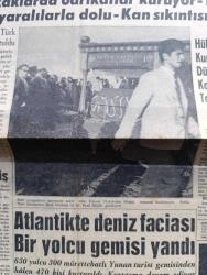 Hürriyet Gazetesi - Turkish Newspaper - 24 Aralık 1963 - Kıbrıs'ta çarpışmaları takip eden Aydoğan Önol bildiriyor - kıbrıs'taki çarpışmalar bir iç harp halini alıyor - Kıbrıs'tan İsmet İnönü'ye gelen mesaj - çarpışmalarda şehit düşen Kıbrıs türklerinden birinin cenazesinde Rauf Denktaş ve Fazıl Küçük görülüyor Fotoğrafı - bir Doçent sendika idarecilerini kan dökmeye teşvik etmiş - 28 kızın ırzına geçen iş adamı Adil Gençoğlu kızları oğluna devretmiş Fotoğrafı - Spor toto'da 13 bilen yok - Grev ATAŞ'ın günde 800 bin lira zararına yol açtı - Doktor Fazıl Küçük'ün bürosu ve Türk elçiliği Ateş yağmuruna tutuldu - Vali Niyazi Akı genelevlerin kapatılacağını söyledi - Kıbrıs olaylarından fotoğraflar - Lefkoşa Atatürk ilkokuluna sığınan insanlar Fotoğrafı - babası kayıp çocuklar fotoğraf - lefkoşa'daki Girne kapısında bulunan Atatürk heykeli makineli tüfek ateşi ile tarandı Fotoğrafı - Dedektif Nik'in Maceraları Karikatür - Gökler Hakimi Gordon karikatür - Almanya'dan gelen kadın işçimiz