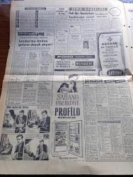 Hürriyet Gazetesi - Turkish Newspaper - 24 Aralık 1963 - Kıbrıs'ta çarpışmaları takip eden Aydoğan Önol bildiriyor - kıbrıs'taki çarpışmalar bir iç harp halini alıyor - Kıbrıs'tan İsmet İnönü'ye gelen mesaj - çarpışmalarda şehit düşen Kıbrıs türklerinden birinin cenazesinde Rauf Denktaş ve Fazıl Küçük görülüyor Fotoğrafı - bir Doçent sendika idarecilerini kan dökmeye teşvik etmiş - 28 kızın ırzına geçen iş adamı Adil Gençoğlu kızları oğluna devretmiş Fotoğrafı - Spor toto'da 13 bilen yok - Grev ATAŞ'ın günde 800 bin lira zararına yol açtı - Doktor Fazıl Küçük'ün bürosu ve Türk elçiliği Ateş yağmuruna tutuldu - Vali Niyazi Akı genelevlerin kapatılacağını söyledi - Kıbrıs olaylarından fotoğraflar - Lefkoşa Atatürk ilkokuluna sığınan insanlar Fotoğrafı - babası kayıp çocuklar fotoğraf - lefkoşa'daki Girne kapısında bulunan Atatürk heykeli makineli tüfek ateşi ile tarandı Fotoğrafı - Dedektif Nik'in Maceraları Karikatür - Gökler Hakimi Gordon karikatür - Almanya'dan gelen kadın işçimiz