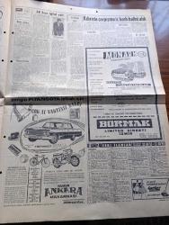 Hürriyet Gazetesi - Turkish Newspaper - 24 Aralık 1963 - Kıbrıs'ta çarpışmaları takip eden Aydoğan Önol bildiriyor - kıbrıs'taki çarpışmalar bir iç harp halini alıyor - Kıbrıs'tan İsmet İnönü'ye gelen mesaj - çarpışmalarda şehit düşen Kıbrıs türklerinden birinin cenazesinde Rauf Denktaş ve Fazıl Küçük görülüyor Fotoğrafı - bir Doçent sendika idarecilerini kan dökmeye teşvik etmiş - 28 kızın ırzına geçen iş adamı Adil Gençoğlu kızları oğluna devretmiş Fotoğrafı - Spor toto'da 13 bilen yok - Grev ATAŞ'ın günde 800 bin lira zararına yol açtı - Doktor Fazıl Küçük'ün bürosu ve Türk elçiliği Ateş yağmuruna tutuldu - Vali Niyazi Akı genelevlerin kapatılacağını söyledi - Kıbrıs olaylarından fotoğraflar - Lefkoşa Atatürk ilkokuluna sığınan insanlar Fotoğrafı - babası kayıp çocuklar fotoğraf - lefkoşa'daki Girne kapısında bulunan Atatürk heykeli makineli tüfek ateşi ile tarandı Fotoğrafı - Dedektif Nik'in Maceraları Karikatür - Gökler Hakimi Gordon karikatür - Almanya'dan gelen kadın işçimiz