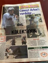 HAFTA SONU GAZETESİ DOĞUM GÜNÜ GAZETESİ (TURKİSH NEWSPAPER) - 26 AĞUSTOS 1977 - Yıl:5 Sayı:35 -Yeni Çıkan Plaklar listesi -Feri Cansel-Çiğdem talu-Fikret Şenes-Ülkü Aker-Elvis Presley ölüm haberi-Bülent ersoy-Ajda Pekkan-Emel Sayın-Filiz Akın-Romalı Perihan-Nilgün Atılgan-Seda Sanrak-İlham Gencer-Ayşe Gencer-Cüneyt Arkın’ı vurdular - Cüneyt ölüyor fakat ölümsüz bir mesaj bırakarak - Hırsın sonu - Şans Kervanı Zeki Müren’li - Ramazanı değil parayı seçtiler - Filiz artık 3 numara - Emel Sayın’ın hırsı - Kalbinin yeni bir efendisi var - Beşiktaşlı Rasim’in gizli aşkı Meral Orhonsay - Genç kızlık hayallerimi yıkan adam - Rüya gibi geçen üç yıl - Nilüfer Yeşil Giresunlu çifti ikinci mevki balayında - Gönül Yazar doğum günü pastasının gerçeğini açıkladı Yas 45 - Meğer Fatma Girik’in eli ne kadar ağırmış - Şaka nasıl kaka oldu - Fikret bu şapkaya mahkûm - Fikret Hakan - Türkan Şoray hayatının kumarını oynuyor - 7 kişinin omzunda son yolculuk Elvis Presley - Her şey ekrana sığmak için - Piraye