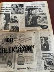 HAFTA SONU GAZETESİ DOĞUM GÜNÜ GAZETESİ (TURKİSH NEWSPAPER) - 26 AĞUSTOS 1977 - Yıl:5 Sayı:35 -Yeni Çıkan Plaklar listesi -Feri Cansel-Çiğdem talu-Fikret Şenes-Ülkü Aker-Elvis Presley ölüm haberi-Bülent ersoy-Ajda Pekkan-Emel Sayın-Filiz Akın-Romalı Perihan-Nilgün Atılgan-Seda Sanrak-İlham Gencer-Ayşe Gencer-Cüneyt Arkın’ı vurdular - Cüneyt ölüyor fakat ölümsüz bir mesaj bırakarak - Hırsın sonu - Şans Kervanı Zeki Müren’li - Ramazanı değil parayı seçtiler - Filiz artık 3 numara - Emel Sayın’ın hırsı - Kalbinin yeni bir efendisi var - Beşiktaşlı Rasim’in gizli aşkı Meral Orhonsay - Genç kızlık hayallerimi yıkan adam - Rüya gibi geçen üç yıl - Nilüfer Yeşil Giresunlu çifti ikinci mevki balayında - Gönül Yazar doğum günü pastasının gerçeğini açıkladı Yas 45 - Meğer Fatma Girik’in eli ne kadar ağırmış - Şaka nasıl kaka oldu - Fikret bu şapkaya mahkûm - Fikret Hakan - Türkan Şoray hayatının kumarını oynuyor - 7 kişinin omzunda son yolculuk Elvis Presley - Her şey ekrana sığmak için - Piraye