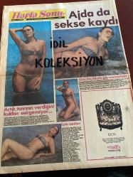 HAFTA SONU GAZETESİ DOĞUM GÜNÜ GAZETESİ (TURKİSH NEWSPAPER) - 4 AĞUSTOS 1978 - Yıl:5 Sayı:32 -Yeni Çıkan Plaklar listesi -Orhan Gencebay-Mehlika Kenter-Serpil Barlas-Ajda Pekkan-Yavuz Özkan-Ayçin Tansel-Gönül Tansel-Hülya Koçyiğit’e doping - Bakırköy’de bir sanat kurbanı var Hatemi İğdigüler - Yaz zehir oldu - Ajda da sekse kaydı - Artık Tanrı’nın verdiğini kuldan esirgemiyor Ajda Pekkan - İşte bu adam Ahmet Özhan - Müzeyyen Senar’ın kol saati - Adımlar anadan notalar babadan - Balkan Ayanoğlu - Şenlikli evin şenlikli kardeşleri - Havaya saçılan 2.000.000 - Nine değil anne Mediha Şen - Milyonerler tepesinde bir şarkıcı milyoner Ömür Göksel - Akıl almaz bir inat Onat Kutlar - Soyunma yarışını kazanan başrolü kaptı - Ana evine dönüş Ahu Tuğba - Perihan Savaş’ın gizli evliliği - Süha Doğan kurtuluşu ölümde arıyor - Türk düşmanı senatöre son darbe Edward Kennedy - Elvis Presley - Hülya Koçyiğit doping sonrası kuliste baygınlık - Tarık Atur fotoğrafları - Ajda Pekkan kıyıda pozlar - Müzeyye