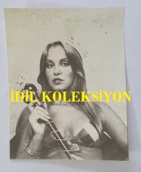 YEŞİLÇAM OYUNCUSU BEYZA BAŞAR'IN AJANS BASIN FOTOĞRAFI (KAĞIT BASKI) - 13,5 x 10,5 cm EBADINDA