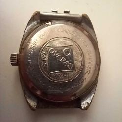 VİALUX KURMALI ERKEK KOL SAATİ. ÇALIŞIYOR. KASA BİRAZ YORGUN. ARKA KAPAK OVARAS MARKA SAATE AİT.  KAÇIRILMAYACAK BİR ÜRÜN. İSVİÇRE MALI