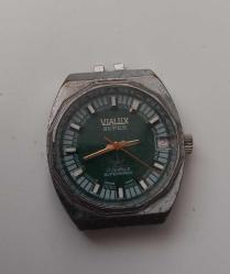 VİALUX KURMALI ERKEK KOL SAATİ. ÇALIŞIYOR. KASA BİRAZ YORGUN. ARKA KAPAK OVARAS MARKA SAATE AİT.  KAÇIRILMAYACAK BİR ÜRÜN. İSVİÇRE MALI