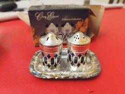 K122----ALMAN GÜMÜŞÜ KUTUSUNDA TUZLUK BİBERLİK