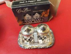 K122----ALMAN GÜMÜŞÜ KUTUSUNDA TUZLUK BİBERLİK