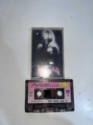 Sezen Aksu söylüyor