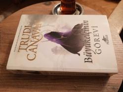 Büyükelçinin Görevi - Hain Casus Üçlemesi 1 : Hain Casus Üçlemesi 1. Kitap