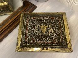 kolleksiyonluk teneke kutu