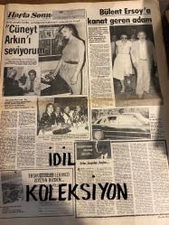 HAFTA SONU GAZETESİ DOĞUM GÜNÜ GAZETESİ (TURKİSH NEWSPAPER) - 19 HAZİRAN 1981 - Yıl:5 Sayı:25 -Muazzez Abacı-Zeki Müren-Sevim Tuna-Nursen Gündüz-Türkân Şoray-Cüneyt Arkın-Filiz Akın-Bülent Ersoy-Nilay Yurtsev-Münir Özkul-Mine Koşan-Fatma Köroğlu-Orhan Gencebay-Sevim Emre-Yılmaz Güney-Nebahat Çehre-Serpilent Sultan-Romalı Perihan-Şemsi İnkaya-Banu Alben-Muazzez Abacı kaçmak istiyor-Muazzez Abacı boşanmak istiyor-Muazzez Abacı ölmek istiyor-Peki şimdi ben ne olacağım-Kadın olmayan kadınlara iyi bir tokat-Spor uğruna milyon dökenler-Güzele ne yaraşmaz-Özgürlüğün güzelleştirdiği kadın-FB’nin 23 milyonluk transferi çabuk azdı-Alışkanlığımdan vazgeçemem-Türkân Şoray açık artırmada-İki James Bond ikisi de kılıbık-Gülünç ama gerçek-Boğazda şenlik-Paris hesapları altüst oldu-Cüneyt Arkın’ı seviyorum-Bülent Ersoy’a kanat geren adam-Atlar koşular ilaçlar-Akil hastanesinden geliyorum-Hayattaki 5 büyük hatam-Yazıklar olsun-Güneşe en yakın yerde bronzlaşın-Ve sevgili dize geldi-Nebahat Çehre’nin hay