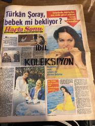 HAFTA SONU GAZETESİ DOĞUM GÜNÜ GAZETESİ (TURKİSH NEWSPAPER) - 24 TEMMUZ 1981 - Yıl:5 Sayı:30 -Türkân Şoray-Suna Yıldızoğlu-Müjde Ar-Mehmet Ali Erbil-Nazan Şoray-Ali Kocatepe-Murat Soydan-Hülya Sözer-Erol Evgin-Sevda Karaca-Sezen Aksu-Ajda Pekkan-Belgin Doruk-Selma Güner-Yusuf Sezgin-Seher Şeniz-Zeki Müren-Tank Akan-Bahar Erdeniz-Mehtap Deniz-İlyas Tüfekçi-Behice Aksoy-Selda Aşkın-Namık Gün-Sevgi Mısralı-Şule Ertan-Erol Önder-Mevhibe İnönü-Engin ve Öner inönü-Nazlı Kadirbeyoğlu-Müberra ve Ferit Volkan-Gönül Yazar-Ercüment Işıl-Ferit Volkan-Çetin Erokay-Latife Erokay-Adnan ener-Beyhan Saldıray-Bora Toprak-Safiye Toprak-Erhan Mendi-Mine Başar-Atilla Oymak-Aylin Mesutoğlu-Gün Kurt-Turgut Ulutin-Ayşen Ortaç-Cüneyt Aydınoğlu-Bozkurt Cendez-Erhan Mendi-Mesude Mendi-Asuman Tuğberk-