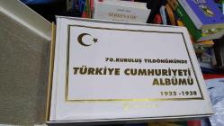 70. KURULUŞ YILDÖNÜMÜNDE TÜRKİYE CUMHURİYETİ ALBÜMÜ 1922-1938 / KUTUSUNDA