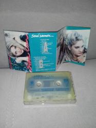 Kaset Sibel Can seni sevmek albümü. Orijinal. Kartonetin şarkıların yazılı olduğu kulakçık kısmı eksik. Kaset sorunsuz çalışıyor.