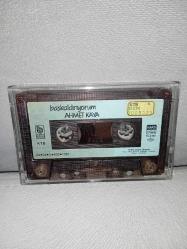 Kaset Ahmet Kaya başkaldırıyorum albümü. Orijinal 1988 Kağıt Baskı. Kartoneti yok. Kaset sorunsuz çalışıyor.
