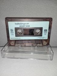 Kaset Ahmet Kaya başkaldırıyorum albümü. Orijinal 1988 Kağıt Baskı. Kartoneti yok. Kaset sorunsuz çalışıyor.