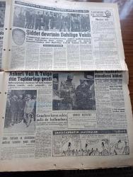 Milliyet Gazetesi - Turkish Newspaper - 31 Mayıs 1960 - Namık Gedik intihar etti - Namık Gedik'in oda arkadaşı Ethem Menderes intihar hadisesini izah etti fotoğraf - Namık Gedik'in kendini 10 metre aşağıya atarken parçaladığı cam görülüyor Fotoğrafı - Orgeneral Cemal Gürsel ve vekillerden bir kısmı kendilerine tezahürat yapan halkı pencereden selamlıyor - Selim Sarper ile Fatin Rüştü Zorlu görüştü - yabancı basın ihtilal dediğin böyle olur - mebuslardan bir kısmı Yassıada'ya sevk edildi - Şemi Ergin Namık Gedik için Allah taksiratını affetsin dedi - intihar yazan Çetin Altan - Hürriyet mücadelemiz 27 Nisan 27 Mayıs Yazı Dizisi - Davutpaşa ve Rami kışlalarındaki genç kız Serap Ok Fotoğrafı - Samim Bahri ve Cenap Galatasarayla anlaştı fotoğraflar - güreş milli takımımız Bulgaristan'a gidiyor - askeri Vali Refik Tulga Dün Taşlıtarlayı gezdi Fotoğrafı - gençlere karşı sahte polis de kullanılmış - Abdülcanbaz'ın maceraları çizen Turhan Selçuk - Adnan Menderes'in Dün hususi dairesi açıldı