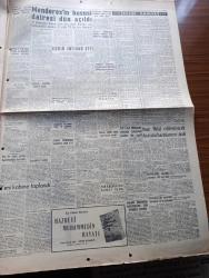 Milliyet Gazetesi - Turkish Newspaper - 31 Mayıs 1960 - Namık Gedik intihar etti - Namık Gedik'in oda arkadaşı Ethem Menderes intihar hadisesini izah etti fotoğraf - Namık Gedik'in kendini 10 metre aşağıya atarken parçaladığı cam görülüyor Fotoğrafı - Orgeneral Cemal Gürsel ve vekillerden bir kısmı kendilerine tezahürat yapan halkı pencereden selamlıyor - Selim Sarper ile Fatin Rüştü Zorlu görüştü - yabancı basın ihtilal dediğin böyle olur - mebuslardan bir kısmı Yassıada'ya sevk edildi - Şemi Ergin Namık Gedik için Allah taksiratını affetsin dedi - intihar yazan Çetin Altan - Hürriyet mücadelemiz 27 Nisan 27 Mayıs Yazı Dizisi - Davutpaşa ve Rami kışlalarındaki genç kız Serap Ok Fotoğrafı - Samim Bahri ve Cenap Galatasarayla anlaştı fotoğraflar - güreş milli takımımız Bulgaristan'a gidiyor - askeri Vali Refik Tulga Dün Taşlıtarlayı gezdi Fotoğrafı - gençlere karşı sahte polis de kullanılmış - Abdülcanbaz'ın maceraları çizen Turhan Selçuk - Adnan Menderes'in Dün hususi dairesi açıldı