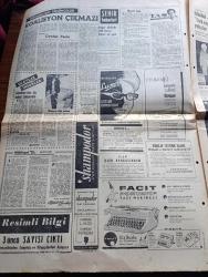 Milliyet Gazetesi - 9 Aralık 1963 - İsmet İnönü durum bugün belli olacak dedi - taşra'dan İstanbul'a gelenlerin nispeti harita - İstanbul'a 5 yılda 238 bin kişi akın etti - Adalet Partisi Nuri Eroğan için itiraza hazırlanıyor - askeri konsorsiyum kurulması istiyoruz - Makarios anayasa tadili iç iştir diyor - sık sık tedbil gezen Tayland başbakanı Sarit Thanarat öldü - hayali ham yazan Çetin Altan - Abdülcanbaz'ın maceraları karikatür çizen Turhan Selçuk - İstanbul Münih Türk vagonunda yolcular donuyor - büyük tarihi roman siyah laleler yazan Ragıp Şevki Yeşim Yazı Dizisi - Hoffman'ın masalları operasında bebek Olympia'nın bir sahnesi Fotoğrafı - Spartaküs filmi Harbiye Konak Beyoğlu Atlas Fatih renk sinemalarında - Galatasaray Göztepe defansını aşamadı Fotoğrafı - Fenerbahçe dün Belfasta hareket etti - İzmirspor Beşiktaş'ı yendi 1 0 - Galatasaray'da Gündüz Kılıç idare heyeti ile ihtilafta - Spor Toto neticeleri - güreşçilerimiz Rusya maçı için ümitliler - Müslihittin Yılmazmete Foto