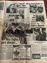 HAFTA SONU DERGİ - GAZETESİ DOĞUM GÜNÜ HEDİYESİ (TURKİSH MAGAZINE - NEWSPAPER) - 2 NİSAN 1982 - Sayı:14 -Müjde Ar-İbrahim Tatlıses-Türkan Şoray-Kadir İnanır-Suna Selen-Nebiș-Nükhet Duru-Akın Uğurlu-Nilüfer Aydan-Adnan Şenses-Fikret Hakan-Gülden Karaböcek-Yonca Yücel-Behice Aksoy-Erkan Özerman-Yıldız Tilbe-Seçil Heper-Nigar Uluer-Osman Yağmurdereli-Selçuk Ural-Kibariye-Yahya Demirel-Hülya Süer-Tahir Demirci-Emel Sayın-Cüneyt Arkın-Ahu Tuğba-Semiramis Çamoğlu-Ahmet Keskin-İnci İpekçi-Samiye-Yasemin Dobra-Ayten Dobra-Sezen Ok-Yılmaz Ok-Sema Oralioğlu-Akın Oralioğlu-Cevher Özden-Mukadder Özden-Kasım Gülek-Kerim Kerimol-Taner Baytok-Şengül Baytok-Uğur Mumcu-Güldal Mumcu-Suna Aksu-Münteha Fattah-Kenan Evren-Teoman Özalp-Tevfik Dölen-Sedef Cauki-Tony Cauki-Aytaç Rasim Demirsoy-Füsun Hasan Eruş-Sevinç Süha Hızalı-Tahir Güler-Meral Güler-Maryo Rodrik-Selim Faks-Ülkü Faks-Didem Baykal-Mehmet Baykal-Hasbi Menteşoğlu-Firuz Kurbanzade-Rahmi Menteş-Deniz Kurbanzade-Turan Güler-Tansel Güler-Nesteren