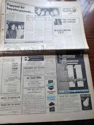 Milliyet Gazetesi - Turkish Newspaper - 8 Aralık 1963 - Cemal Gürsel'in başbakanlık teklifinden sonra İsmet İnönü yeni koalisyon için şartını açıkladı - Ragıp Gümüşpala hayırlı olsun dedi - CHP Meclisi de hükümet kurmamak kararı aldı - İstanbul'a yılın ilk karı yağdı - Almanya özel muhabirimiz Örsan Öymen bildiriyor Köln'de katil zanlısı bir Türk aranıyor - CHP'den ihraç edilen Avni Doğan İsmet İnönü'yü isbata davet etti - Nuri Eroğan'ın Belediye başkanlığı iptal edildi - Mrs. Kennedy beyaz saray'dan Dün ayrıldı - Çerden çöpten yazan Çetin Altan - siyah laleler yazan Ragıp Şevki Yeşim Yazı Dizisi - İstanbul Ankara Radyosu Programı - hem Doktor hem TV yıldızı hem de kraliçe Rosella Risi Fotoğrafı - Kirk Douglas ve Jean Simmons spartaküs'ün bir sahnesinde Fotoğrafı - Galatasaray Demirspor'u 1 0 mağlup edebildi Fotoğrafı - Fenerbahçe Linfield ile maç yapmak üzere Belfasta gidiyor - Beykoz'da yenilen Göztepe artık namağlup değil Fotoğraf - milliyet Spor kervanı Darüşşafaka'da Fotoğrafı