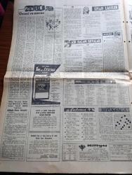 Milliyet Gazetesi - Turkish Newspaper - 8 Aralık 1963 - Cemal Gürsel'in başbakanlık teklifinden sonra İsmet İnönü yeni koalisyon için şartını açıkladı - Ragıp Gümüşpala hayırlı olsun dedi - CHP Meclisi de hükümet kurmamak kararı aldı - İstanbul'a yılın ilk karı yağdı - Almanya özel muhabirimiz Örsan Öymen bildiriyor Köln'de katil zanlısı bir Türk aranıyor - CHP'den ihraç edilen Avni Doğan İsmet İnönü'yü isbata davet etti - Nuri Eroğan'ın Belediye başkanlığı iptal edildi - Mrs. Kennedy beyaz saray'dan Dün ayrıldı - Çerden çöpten yazan Çetin Altan - siyah laleler yazan Ragıp Şevki Yeşim Yazı Dizisi - İstanbul Ankara Radyosu Programı - hem Doktor hem TV yıldızı hem de kraliçe Rosella Risi Fotoğrafı - Kirk Douglas ve Jean Simmons spartaküs'ün bir sahnesinde Fotoğrafı - Galatasaray Demirspor'u 1 0 mağlup edebildi Fotoğrafı - Fenerbahçe Linfield ile maç yapmak üzere Belfasta gidiyor - Beykoz'da yenilen Göztepe artık namağlup değil Fotoğraf - milliyet Spor kervanı Darüşşafaka'da Fotoğrafı