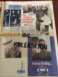 HAFTA SONU DERGİ - GAZETESİ DOĞUM GÜNÜ HEDİYESİ (TURKİSH MAGAZINE - NEWSPAPER) - 9 NİSAN 1982 - Sayı:15 - Zeki Müren-Kibariye-Seçil Heper-Sadri Alışık-Tarık Akan-Necla Nazır-Feride Karaca-Mehlika Kenter-Adnan Şenses-Nazan Şoray-Hadi Çaman-Melek Koçyiğit-Melike Demirağ-Rüçhan Çamay-Nina Harvalia-Sadri Alışık-Tarık Akan-Necla Nazır-Feride Karaca-Seçil Heper-Mehlika Kenter-Adnan Şenses-Nazan Şoray-Zeki Müren-Kibariye-Figen Güçsav-Levent Güçsav-Adnan Güngör-Şeyma Tutucu-Ayla Sayın-Halit Narin-Özden Narin-Betül Germirli-Ali Germirli-Zühre Germirli-Hikmet Tevfik Ercan-Sabahattin Ahmet Germirli-Şule Çobanoğlu-Sen Müvaffak Akçit-Mutlu Erdem İlmen-Leyla Nabi Up-Tomris Kemal Sarper-Elennie Ali Çıtak-Filiz Engin Çağlar-Semra Güven Tezerdi-Ayşe Yalçın Nacar-Sevgi Gönül-Fuat Bayramoğlu-Suna Kıraç-Necdet Kent-Sevim Kent-Oğuz Gökmen-Huriye Gökmen-Rula Habbam-Eva Henry Maçaro-Orhan Gencebay-Zerrin Egeliler