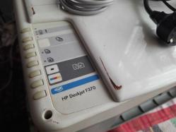 HP DEskjet F370 Yazıcı Tarayıcı - Yazıcı kısmını hiç kullanmadım, Kartuş değişmesi gerekir - Tarayıcı olarak kullandım   yıllarca tarayıcı olarak kullandım. eskı fotografları tarayıp bilgisayara atmak ıcın. yazıcı kısmını calısıp calısmadıgından emın degılım.