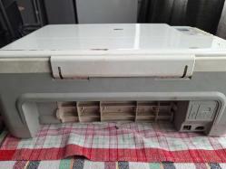 HP DEskjet F370 Yazıcı Tarayıcı - Yazıcı kısmını hiç kullanmadım, Kartuş değişmesi gerekir - Tarayıcı olarak kullandım   yıllarca tarayıcı olarak kullandım. eskı fotografları tarayıp bilgisayara atmak ıcın. yazıcı kısmını calısıp calısmadıgından emın degılım.