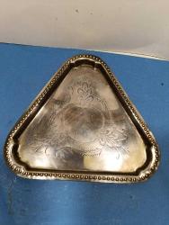 P102-------GÜMÜŞ KAPLAMA ÜÇGEN ANTİKA BAHARAT TUZLUK İÇİN TEPSİ