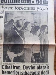 Yeni Sabah Gazetesi - Turkish Newspaper - 2 Haziran 1960 - İsmet İnönü dün ihtilalden hiç haberdar edilmedim dedi - CHP lideri İsmet İnönü basın toplantısı yaptı - Demokrat Parti'nin seçime nasıl gireceğini bilemem - Orgeneral Cemal Gürsel gençliğe hitap etti fotoğraf - Samed Ağaoğlu Ankara'ya götürüldü - Selim Sarper Celal Bayar ve Adnan Menderes ile görüştüğünü açıkladı - Gençlik Anıtkabir'i ziyaret etti Fotoğrafı - Cihat İren devlet olarak kemerleri sıkacağız dedi - Muhlis Erdener İhsan Doruk ve Raif Dinçkök bir askeri vasıta ile Davutpaşa kışlasına götürülüyor fotoğraf - İstanbul'da 17 bin silah ele geçirildi - bütün anti demokratik kanunlar kaldırılıyor - The Times General Cemal Gürsel'in samimiyetinden eminiz diyor - 27 Nisan'dan 27 Mayıs'a 555 K - Nihayet polislere beklenen emir verildi gaz bombaları kullanın - dertli dolap Yunus Emre'nin hayatı yazan Nezihe Araz Yazı Dizisi - Balkan güreş şampiyonası bugün burgaz'da başlıyor - Cihat Arman Fenerbahçe'de vazife aldı - baraj maçı