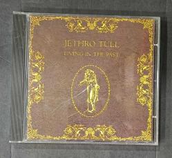 SADECE KUTU VE KARTONETTİR * CD YOKTUR * JETHRO TULL * LIVING IN THE PAST