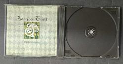 SADECE KUTU VE KARTONETTİR * CD YOKTUR * JETHRO TULL * LIVING IN THE PAST