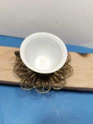 P19----GÜMÜŞ RENGİ TELKARİ İŞÇİLİK ZARF VE KAHVE FİNCANI