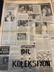 HAFTA SONU DERGİ - GAZETESİ DOĞUM GÜNÜ HEDİYESİ (TURKİSH MAGAZINE - NEWSPAPER)- TAM TAKIM 12 SAYFADIR- 17 HAZİRAN 1983-Sayı:25 -Anthony Wilkıns-Merih Akalın-Muhteşem Demirağ-İbrahim Tatlıses-Alev Sayın-Hülya Avşar-Abdurrahman Keskiner-Tarık Akan-Türkan Şoray-Cihan Ünal-Bülent Ersoy-Sevim Çağlayan-SeçilHeper-Öztürk Serengil-Seher Şeniz-Nil Burak-Yıldıray Çınar-Seyyal Taner-Romalı Perihan-Hayko Cem-İbrahim Tatlıses-Derya Tuna-Perihan Savaş-Kemal Sunal-Nükhet Duru-Sezen Aksu-Ferdi Özbeğen-Tarık Akan-Rıza Özış-Ursula Sertel-Kâmuran Sertel-Sarık Tara-Lale Tara-Zeynep Keyman-Melih Keyman-Yıldan Gülcelik-Leyla Birsel-Nil Birsel-Nevhiz Kocatopçu-Ayşe Çeşmebaşı-Özen İpekçi-Ali İpekçi-Leyla Umar-Murat Umar-Mustafa Bayram-Hanzade Erdi-Emre Erdi-Engin İnanç-Agneta İnanç-Pınar Selamoğlu-Ferhat Selamoğlu-Tülay Mithat Dayıoğlu-Füsun Önal-Hadi Çaman-Erdal Ergürol-Serpil Yapıcı-Meral Niron-Handan Kaftancı-Sabriye Nacar-Hülya Önel-Yüksel Mermerci-Necdet Ataç-Erzin --Şaban Erdinç-Banu Alkan-Gürbüz Hanefi
