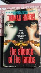 THE SILENCE OF THE LAMBS - THOMAS HARRIS - ST. MARTIN PAPERBACKS 1990 - DİKKAT ARKA KAPAKTA KIRILMA VE ÜST KÖŞEDE KÜÇÜK BİR EKSİK VAR...